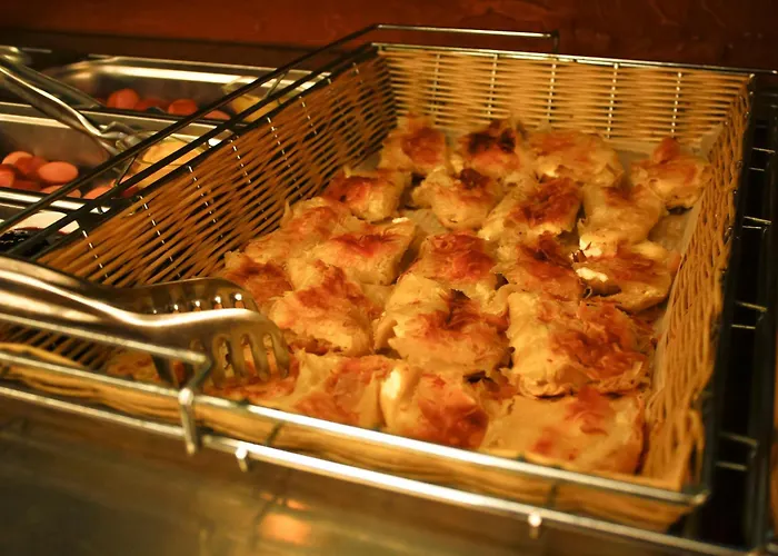 Отель Family Edi 3*